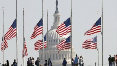 Penghormatan pada Mendiang Paus Fransiskus, Trump Perintahkan Kibarkan Bendera Setengah Tiang