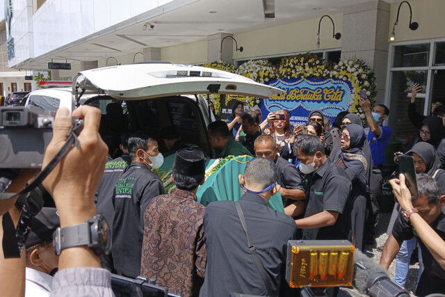 Sebelum Dimakamkan di TPU Tanah Kusir, Jenazah Ray Sahetapy Disalatkan di Masjid Istiqlal Usai Salat Jumat
