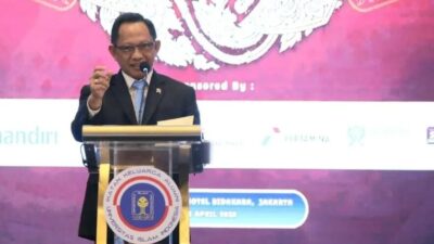 Mendagri Minta Kepala Daerah Tak Pamer Kemewahan dan Tunda Bepergian ke Luar Negeri