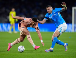 SEPAK BOLA — Napoli Perlebar Peluang Juara Liga Italia Usai Menang atas Torino 2-0
