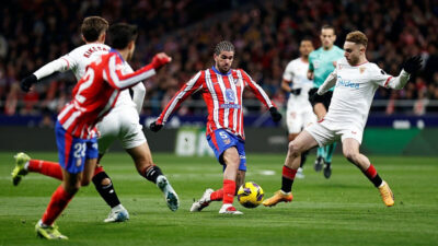 LIGA SPANYOL -- Menang Dramatis di Markas Sevilla, Atletico Pepet Madrid di Klasemen Sementara