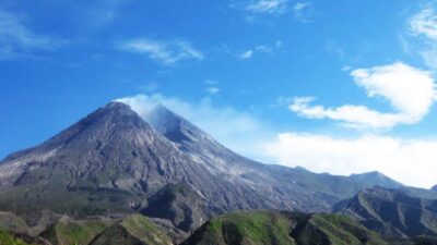 Empat Pendaki Ilegal Gunung Merapi Disanksi Bersihkan Obyek Wisata Kalitalang, Klaten