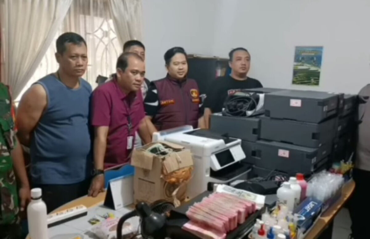 Gerebek Pabrik Uang Palsu di Bogor, Polisi Sita Uang Rp1,3 Miliar Siap Edar