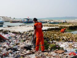 Pemkab Kepulauan Seribu Angkut 8.126 Ton Sampah dari Pulau Harapan