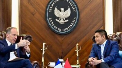 Seskab Teddy Indra Wijaya Bicarakan Rencana Kedatangan Emmanuel Macron di Indonesia dengan Dubes Prancis Fabien Penone