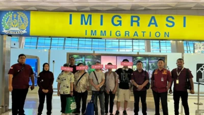 Kanwil Imigrasi Sulteng Deportasi 8 WNA Asal China, Ini Gara-garanya