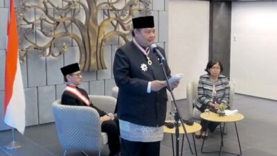 Berjasa Perkuat Hubungan Indonesia-Jepang, Menteri Airlangga Hartarto Dianugerahi Bintang Jasa