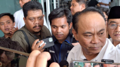 Ditanya Soal Kedatangannya di Kantor KPK, Menkop Budi Arie Minta Wartawan Bersabar