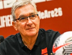 SEPAK BOLA — Jelang Laga Kualifikasi Piala Dunia 2026, Pelatih China Akui Kualitas Pemain Naturalisasi Berbahaya