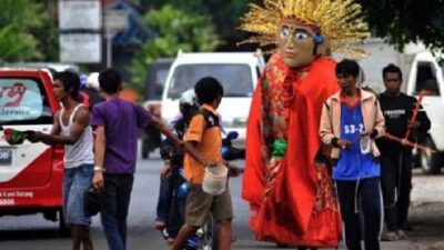Pramono Siapkan Aturan Larang Ondel-ondel untuk Ngamen di Jalanan
