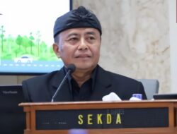 Pemprov Jabar Salurkan 100 Paket Bantuan Logistik untuk Keluarga 14 Korban Longsor di Cirebon