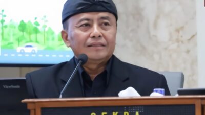 Pemprov Jabar Salurkan 100 Paket Bantuan Logistik untuk Keluarga 14 Korban Longsor di Cirebon