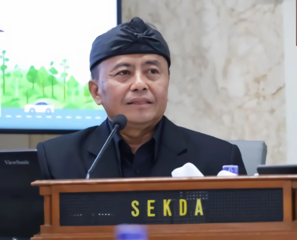 Pemprov Jabar Salurkan 100 Paket Bantuan Logistik untuk Keluarga 14 Korban Longsor di Cirebon