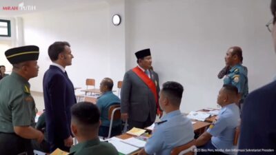 Prabowo Ajak Macron Tinjau Kelas Bahasa Prancis di Akmil