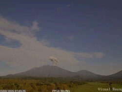 Gunung Raung di Jawa Timur Kembali Erupsi Muntahkan Material Vulkanik Setinggi Lebih dari 1 Kilometer dari Puncaknya