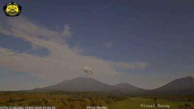 Gunung Raung di Jawa Timur Kembali Erupsi Muntahkan Material Vulkanik Setinggi Lebih dari 1 Kilometer dari Puncaknya
