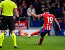 SEPAK BOLA — Gegara Penalti Alvarez di Liga Champions, UEFA Ubah Aturan
