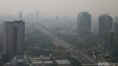 Gunakan Masker Saat di Luar Ruangan, Kualitas Udara Jakarta Dinyatakan Tidak Sehat pada Senin Ini