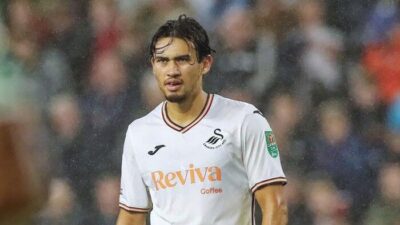 SEPAK BOLA -- Meski Tersisa Setahun, Swansea City Putus Kontrak Nathan Tjoe-A-On