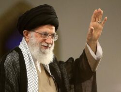 Sebut Perang Dimulai, Pemimpin Iran Ali Khamenei Bersumpah Tak Akan Belas Kasihan ke Israel
