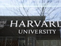 Trump Larang Mahasiswa Internasional Masuk AS, Harvard Melawan