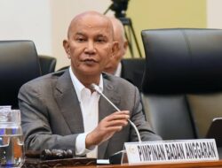 Rupiah Tembus Rp18.000 per Dolar AS, Banggar DPR Desak Kepastian Hukum untuk Investor