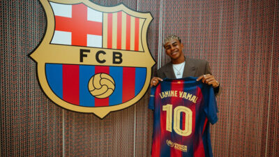 SEPAK BOLA — Lamine Yamal Resmi Perpanjang Kontrak dengan Barcelona