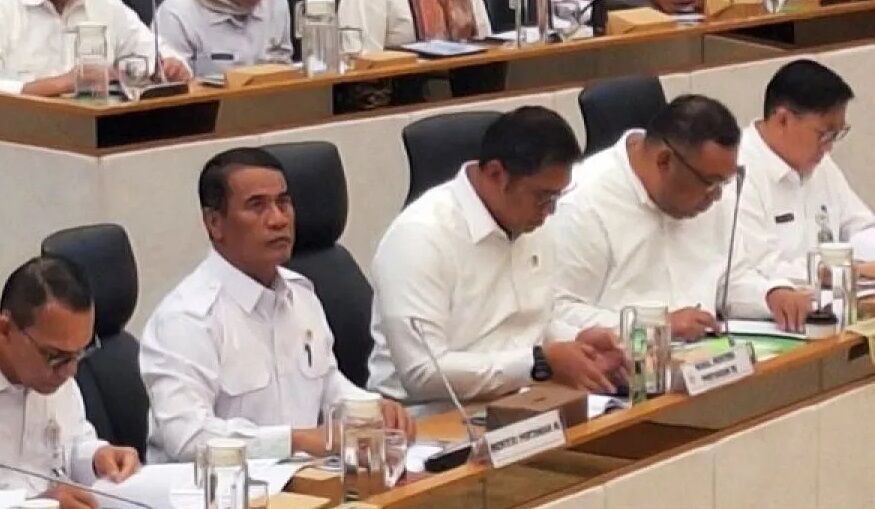 Raker dengan Komisi IV DPR: Mentan Targetkan Produksi Beras 33,8 Juta Ton di 2026