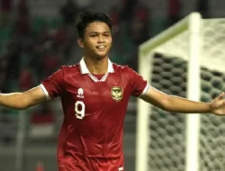 SEPAK BOLA — Erick Thohir Sebut Hokky Caraka Punya Mental Kuat
