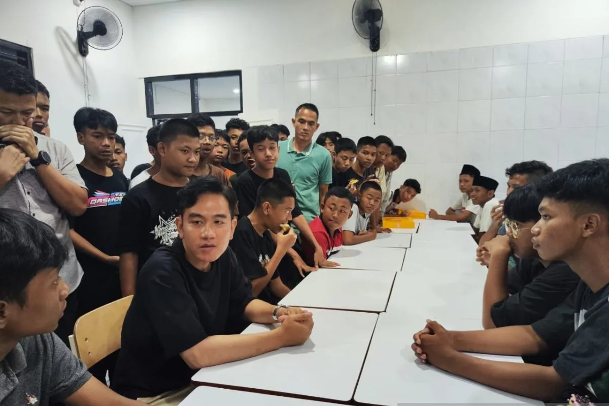 Penjelasan Gibran Soal Sambangi Sekolah Rakyat Malam Hari