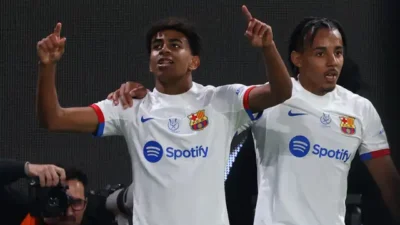 SEPAK BOLA — Jules Kounde Dukung Lamine Yamal Raih Ballon d’Or 2025