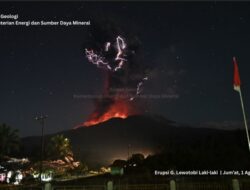 Gunung Lewotobi Laki-laki Erupsi Sabtu Dini Hari dan Lontarkan Material Vulkanik Setinggi 4 Kilometer dari Puncak