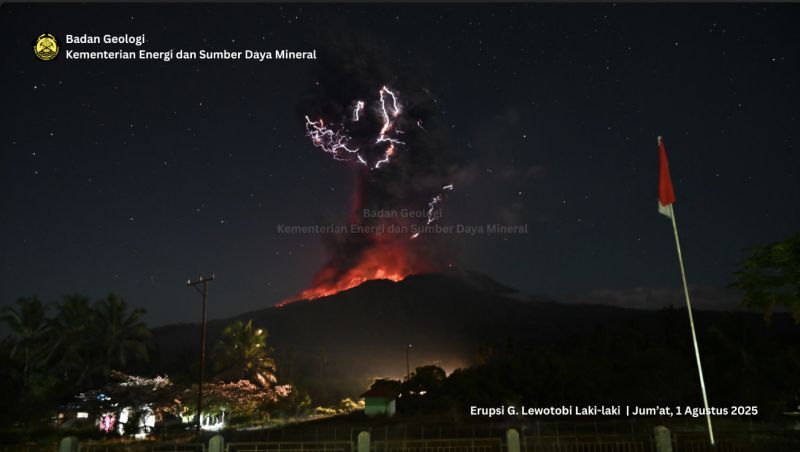 Enam Penerbangan Dari dan Ke Labuan Bajo Dibatalkan Dampak Erupsi Gunung Lewotobi Laki-laki