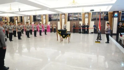 Kapolri Lantik Irwasum, Kabareskrim dan 7 Kapolda