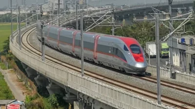 Airlangga Klaim Utang Proyek Kereta Cepat “Whoosh” Akan Dibahas Antar Kementerian dan Danantara