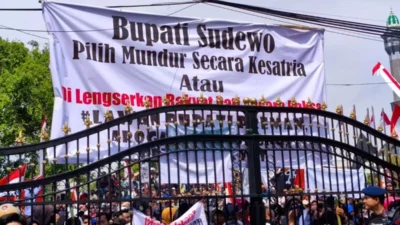 Demo Bupati Pati Ricuh, Istana Minta Semua Pihak Menahan Diri
