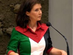Tunjukkan Keberpihakannya, Anggota DPR Belanda Pakai Baju Berwarna Bendera Palestina