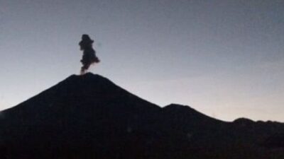 Gunung Semeru Empat Kali Erupsi di Minggu Pagi, Tinggi Letusan Capai 800 Meter