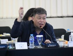 Hotspot Tembus Ribuan Titik, Alex Indra Lukman Minta Evaluasi Total Penanganan Karhutla
