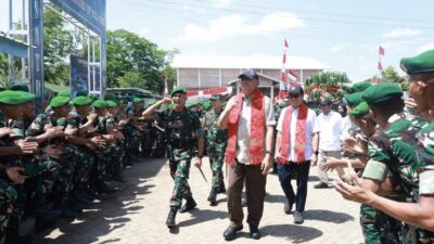 Menhan Sjafrie Periksa Batalyon Pembangun Kekuatan Pertahanan Rakyat Semesta di NTB