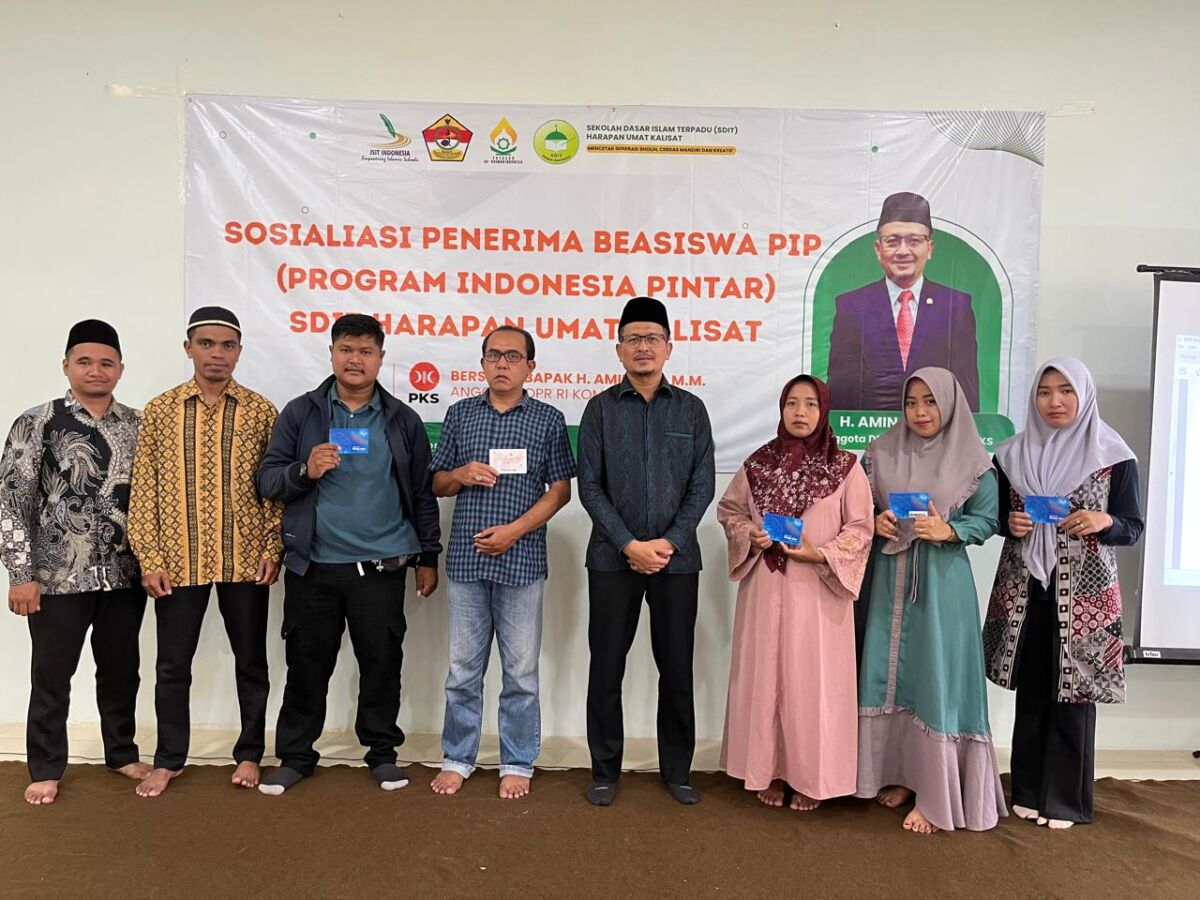 Amin Ak Serahkan 4.000 Beasiswa PIP, Tekankan Pendidikan Sebagai Investasi Bangsa