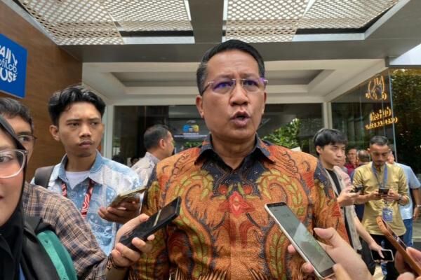 Menteri Hukum (Menkum) Supratman Andi Agtas usai memberi sambutan dalam kegiatan Indonesia Digital Conference (IDC) 2025 bertajuk Sovereign AI Menuju Kemandirian Digital yang diselenggarakan Asosiasi Media Siber Indonesia (AMSI), di Jakarta pada Rabu (22/10/2025)