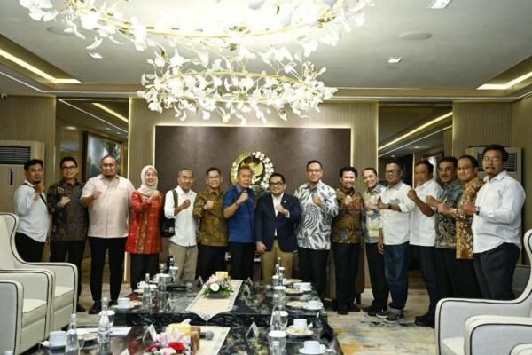 Adies Kadir Tegaskan Pertamina Siap Pulihkan Hak Warga Surabaya