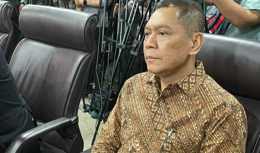 Adies Kadir di mkd