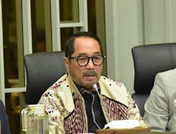 Sindir Target Indonesia Emas 2045, Firman Golkar: Omong Kosong Kalau Kesejahteraan Guru Masih Rendah