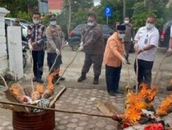 Kejari Paluta Musnahkan Barang Bukti Narkoba dan Judi
