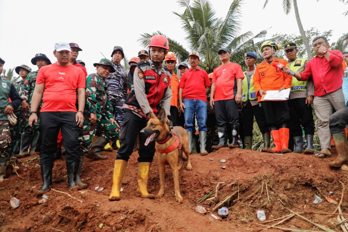 Percepat Pencarian Korban Longsor BNPB Modifikasi Cuaca di Desa Cibeunying, Cilacap