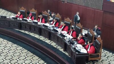 MK Gelar Sidang Gugatan Pensiun Seumur Hidup DPR, Dewan dan Presiden Dipanggil