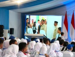 Presiden Prabowo Luncurkan Smartboard di SMPN 4 Bekasi
