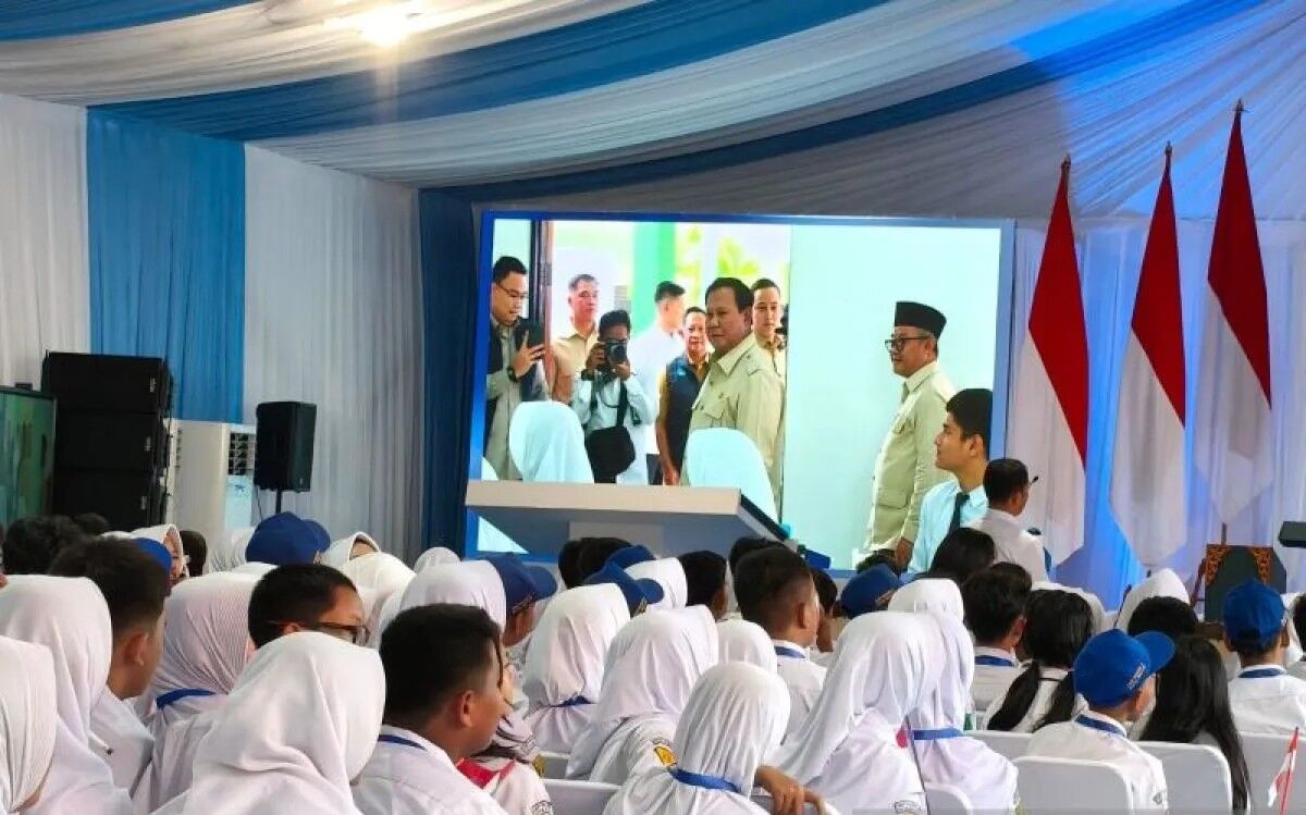 Presiden Prabowo Luncurkan Smartboard di SMPN 4 Bekasi